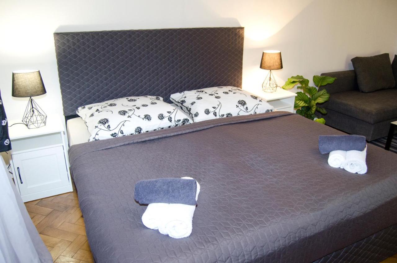 Exlusive Apartment Paris Style Prag Exteriör bild