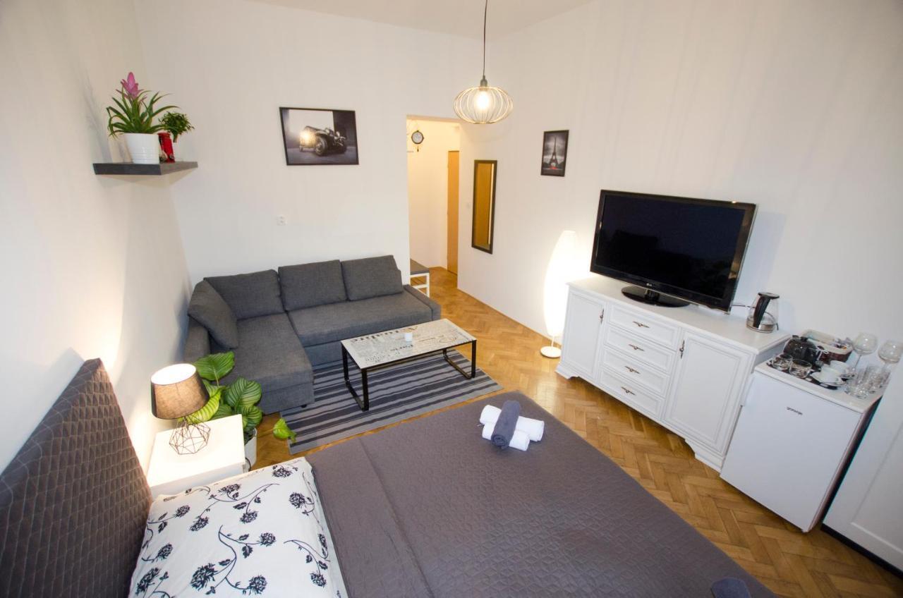 Exlusive Apartment Paris Style Prag Exteriör bild